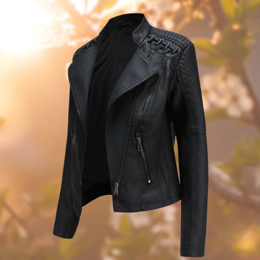 Schwarze Lederjacke Damen, asymmetrischer Reißverschluss, stilvoll, modisch, Herbstbekleidung.