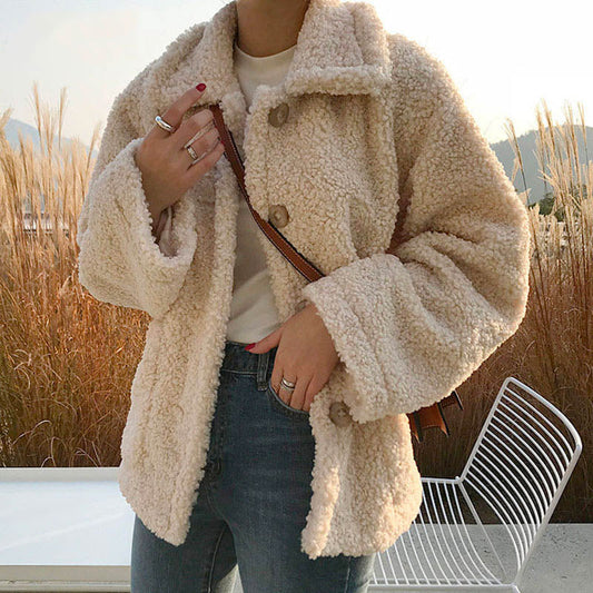 Damen Teddyjacke beige, kuschelig, Herbstmode, Freizeitkleidung, warm, modisch, Outdoor.