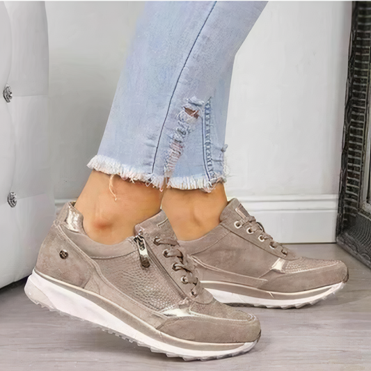 Damen Sneaker beige Wildleder, Reißverschluss, weiße Sohle, modisch, bequem, Freizeitmode.