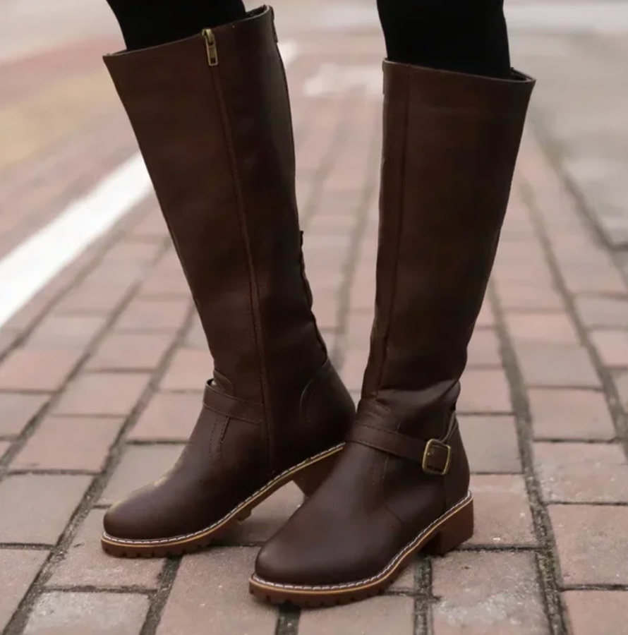 Braune Damenstiefel aus Leder mit Schnalle, kniehoch, modisch, robust, für Herbst/Winter.