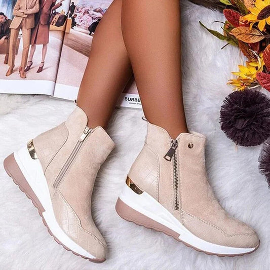 Beige Damenstiefeletten mit Keilabsatz, Reißverschluss, Herbst-Winter, modisch, bequem.