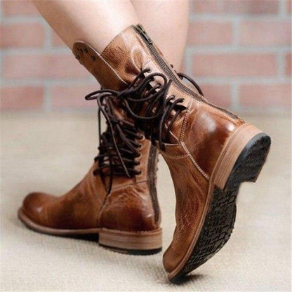 Braune Lederstiefel mit Schnürung, robuste Sohle, Damenmode, Herbst-Winter-Trend.