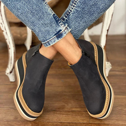 Damen Stiefeletten schwarz, Leder, Plateau, Reißverschluss, modisch, bequem, Jeans kombiniert.