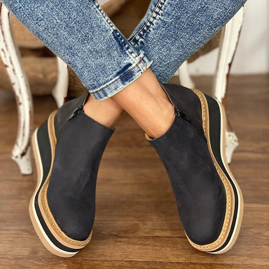 Damen Stiefeletten schwarz, Leder, Plateau, Reißverschluss, modisch, bequem, Jeans kombiniert.