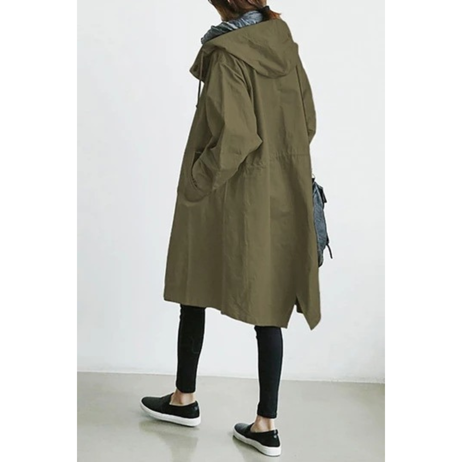 Damen-Trenchcoat, olivgrün, lang, Kapuze, lässig, Herbstmode, wasserabweisend.