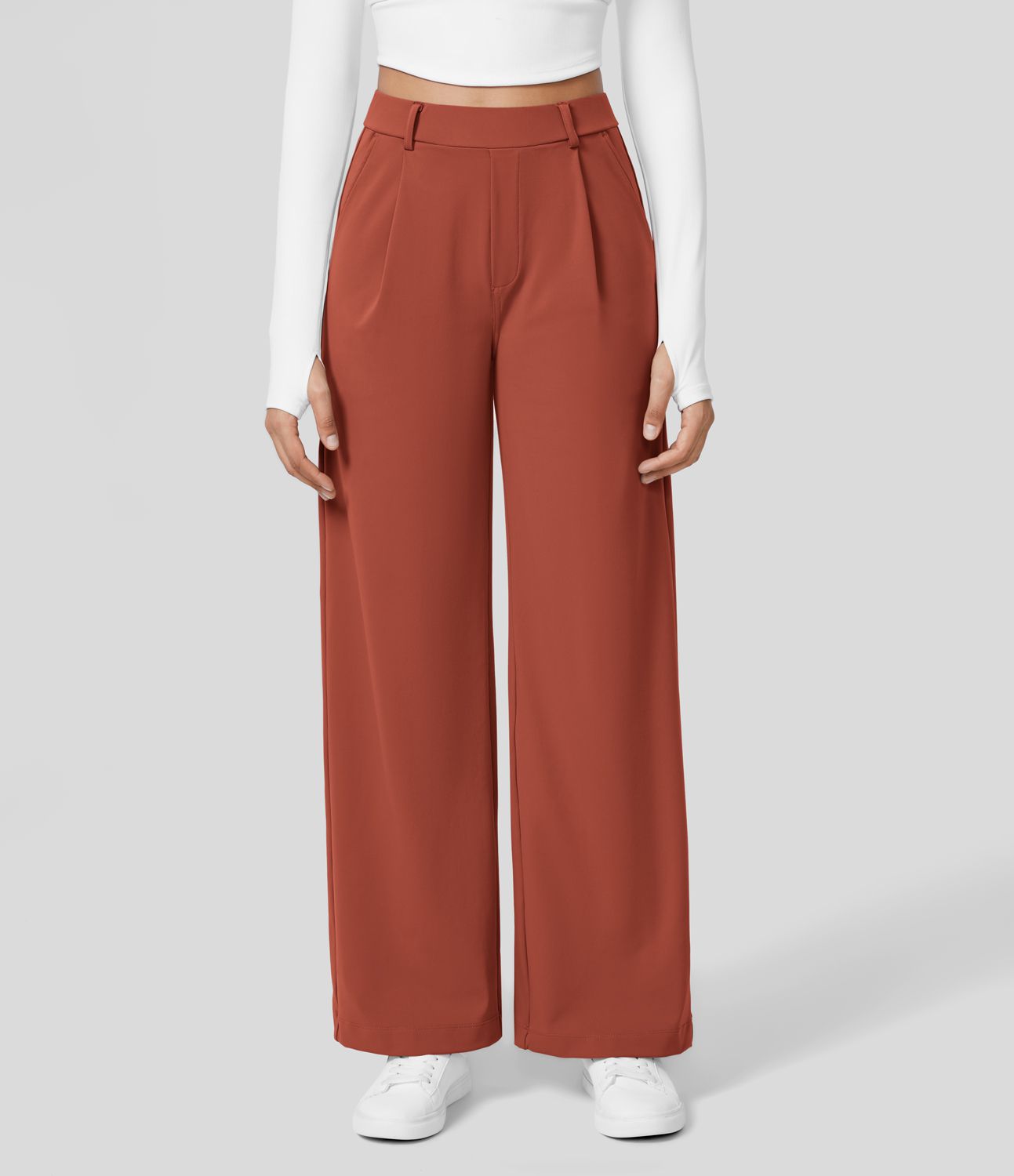 Damenhose in Ziegelrot, weites Bein, hoher Bund, eleganter Look, ideal für Büro oder Freizeit.