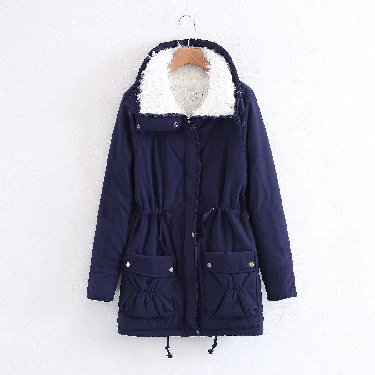 Damen Winterjacke blau mit Kapuze, Fleece-Futter, Taschen, warm, modisch, Outdoor-Bekleidung.
