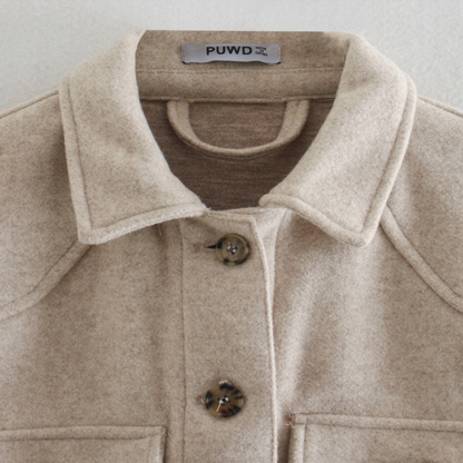 Beige Damen Wolljacke mit Gürtel und Knöpfen, Frühlingsmode, PUWD, elegant und stilvoll.