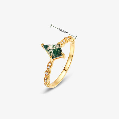 Goldener Ring mit grünem Edelstein, Dreieck-Form, 10,3 mm, elegantes Schmuckdesign.