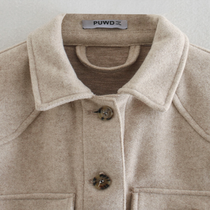 Beige Damen Wolljacke mit Gürtel und Knöpfen, ideal für Frühling, elegante Übergangsjacke.