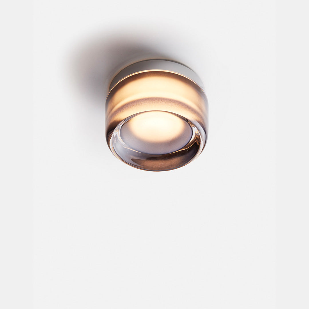 Moderne Deckenleuchte aus Glas, zylindrisch, warmweißes Licht, minimalistisches Design.