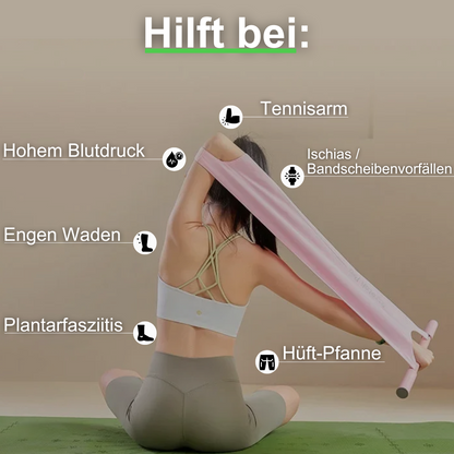 Frau dehnt mit rosa Fitnessband, hilft bei Tennisarm, Ischias, Bluthochdruck, Plantarfasziitis.