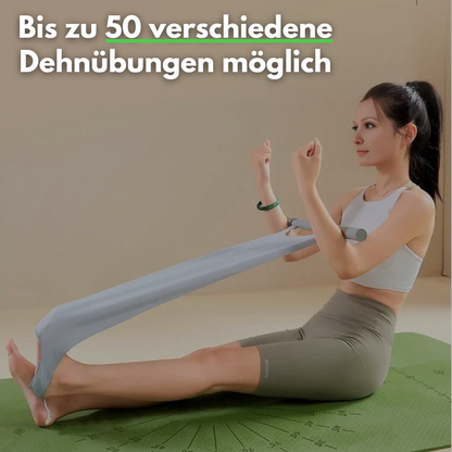 Frau mit Dehnband auf Yogamatte, Sportbekleidung, Dehnübungen, Fitness, Flexibilitätstraining.