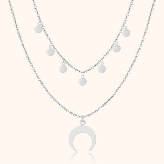 Silberne Halskette mit Halbmond-Anhänger und runden Anhängern, modisches Schmuckdesign.