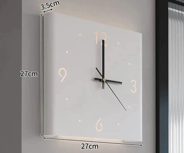 Minimalistische doppelseitige Wanduhr, quadratisch, weiß, mit Beleuchtung, leise, 27x27 cm.
