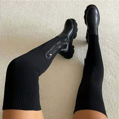 Schwarze kniehohe Stiefel mit Reißverschluss, gerippter Stoff, modisch, Damenmode.
