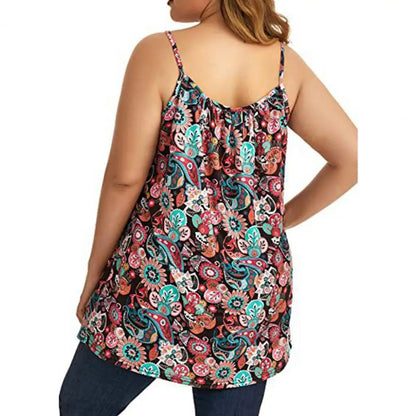 Frau in ärmellosem, floralem Top mit Paisley-Muster, bunt, Sommermode, Rückansicht.