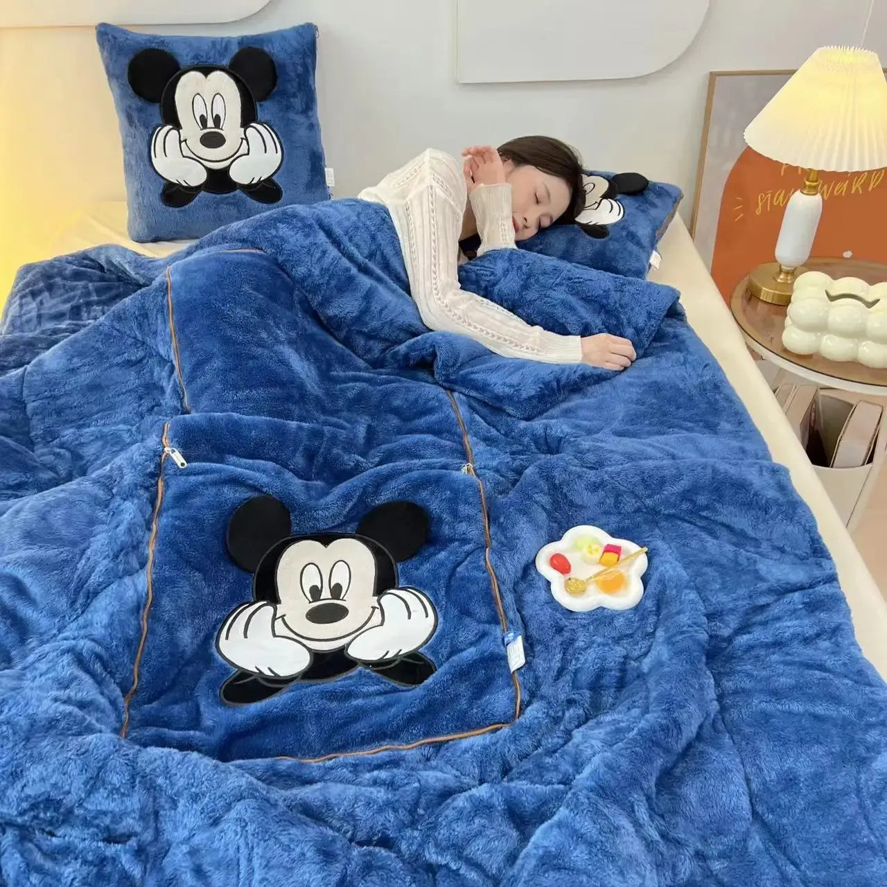 Luxus Cartoon Decken- und Kissen-Set – Nomi