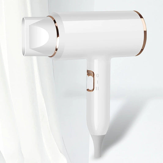 Weißer Haartrockner mit goldenen Akzenten, modernes Design, leistungsstark, energiesparend.
