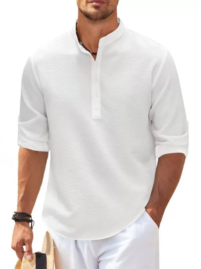 Männer weißes Leinenhemd, Stehkragen, langärmlig, Sommermode, lässig, elegant.