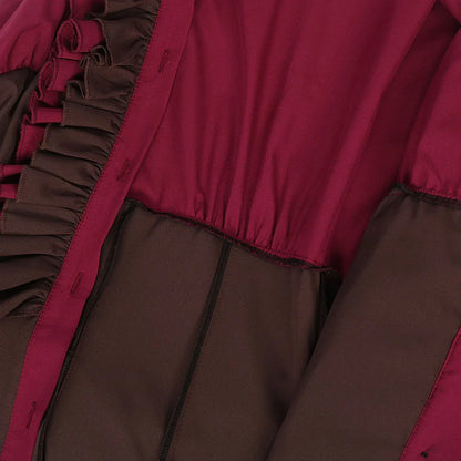 Roter Mantel mit Rüschen, Damenmode, elegant, Herbst-Winter, hochwertiger Stoff, Detailansicht.
