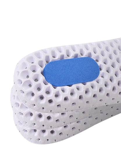 Weiße orthopädische Einlegesohlen mit blauer Polsterung, atmungsaktiv, stoßdämpfend.
