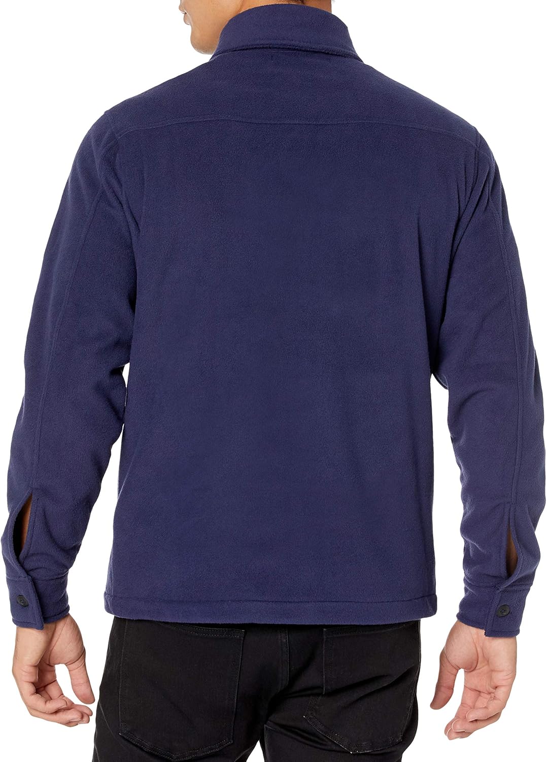 Mann in dunkelblauer Fleecejacke, Rückansicht, Freizeitmode, warme Oberbekleidung.