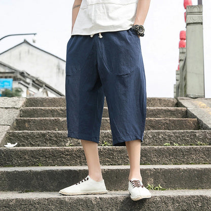 Dunkelblaue Herren-Shorts aus Baumwolle, lässig, knielang, ideal für Sommermode.
