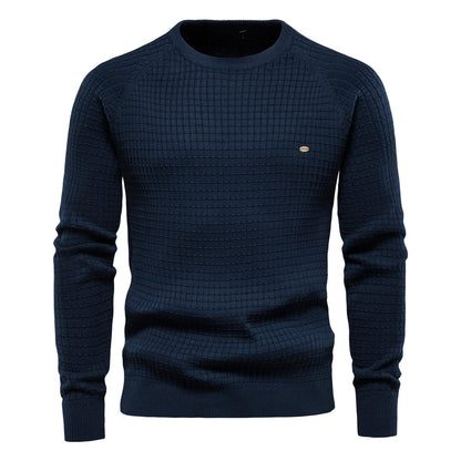 Dunkelblauer Herrenpullover, 100% Baumwolle, O-Ausschnitt, Strickmuster, Wintermode.