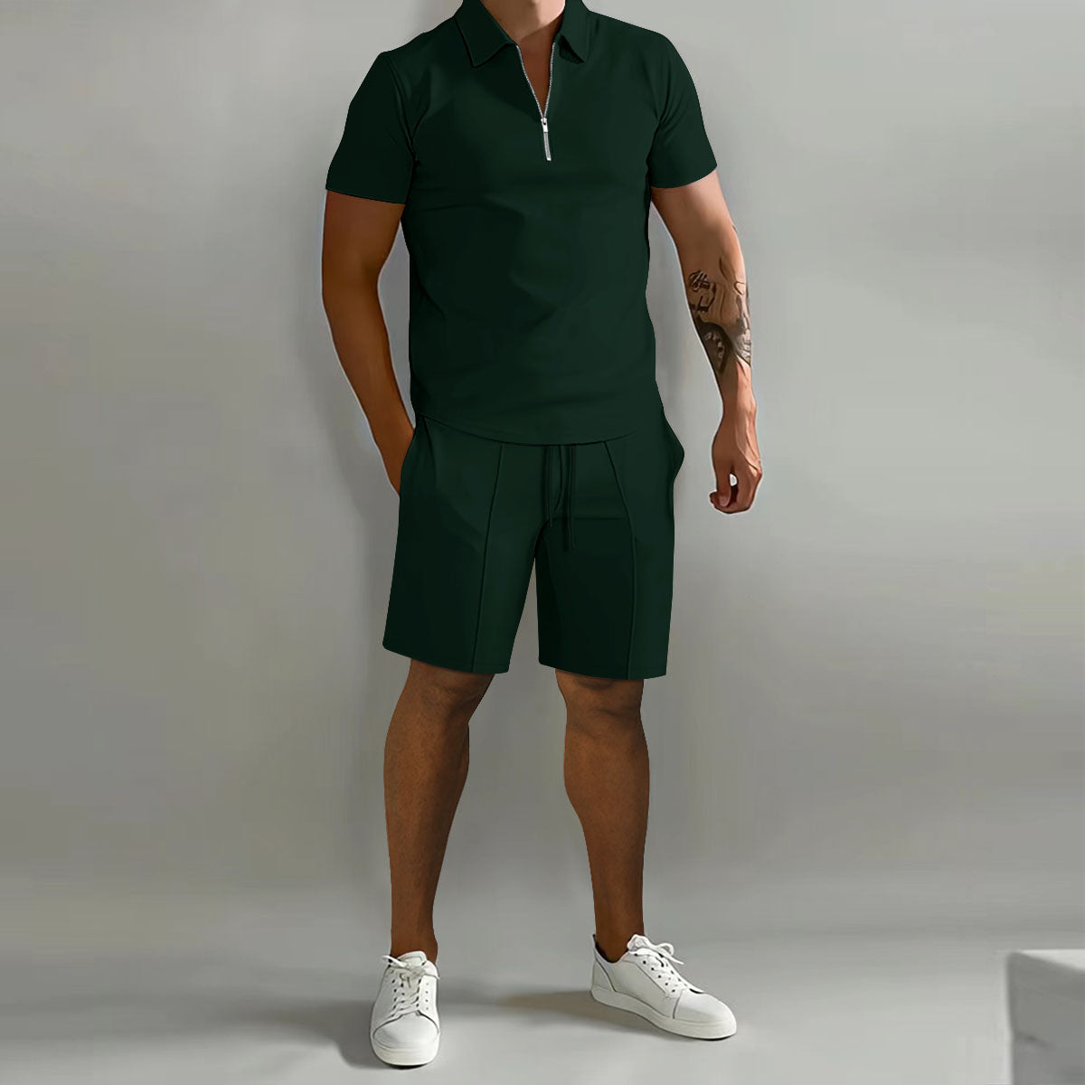 Mann in dunkelgrünem Poloshirt und Shorts, weiße Sneaker, modisches Sommeroutfit.