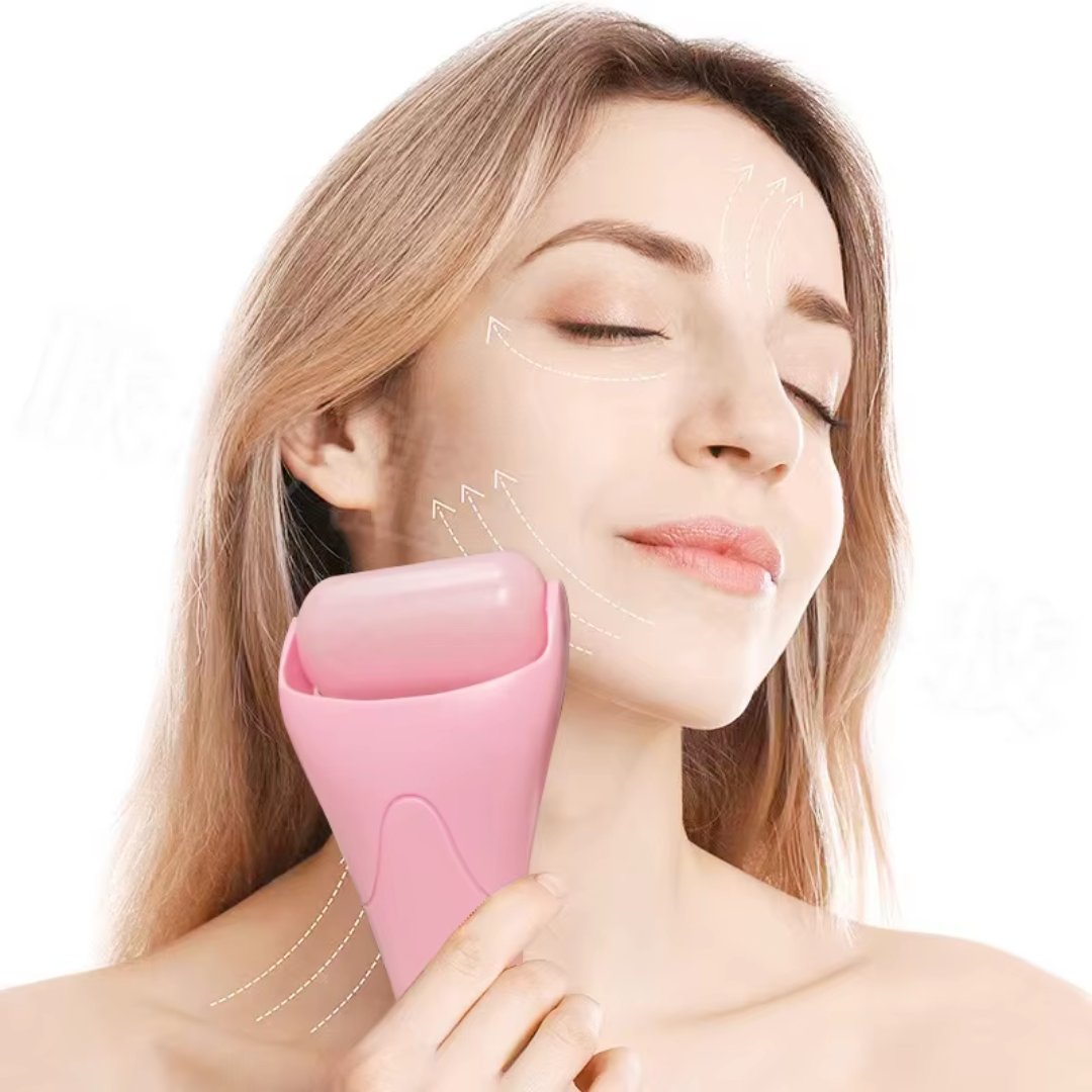 Frau verwendet rosa Gesichtsmassagegerät, Hautpflege, Anti-Aging, Wellness, Entspannung.