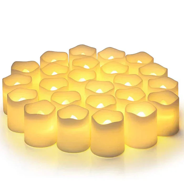 LED-Kerzen Set, flammenlos, warmweiß, batteriebetrieben, für stimmungsvolle Beleuchtung.