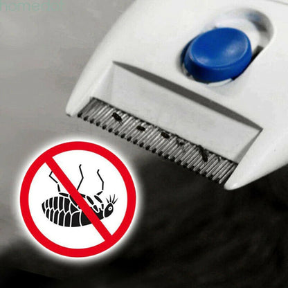Elektrischer Flohkamm, weiß, mit blauer Taste, entfernt Flöhe von Haustieren.