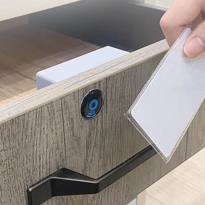 Elektronischer Ladeanschluss mit unsichtbarer Sensorsteuerung - Vaultin