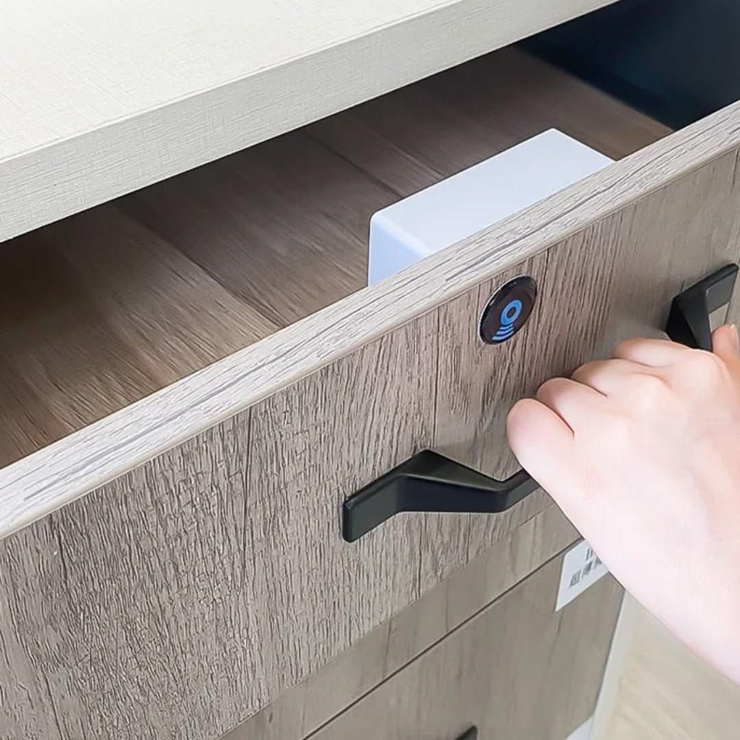 Elektronischer Ladeanschluss mit unsichtbarer Sensorsteuerung - Vaultin