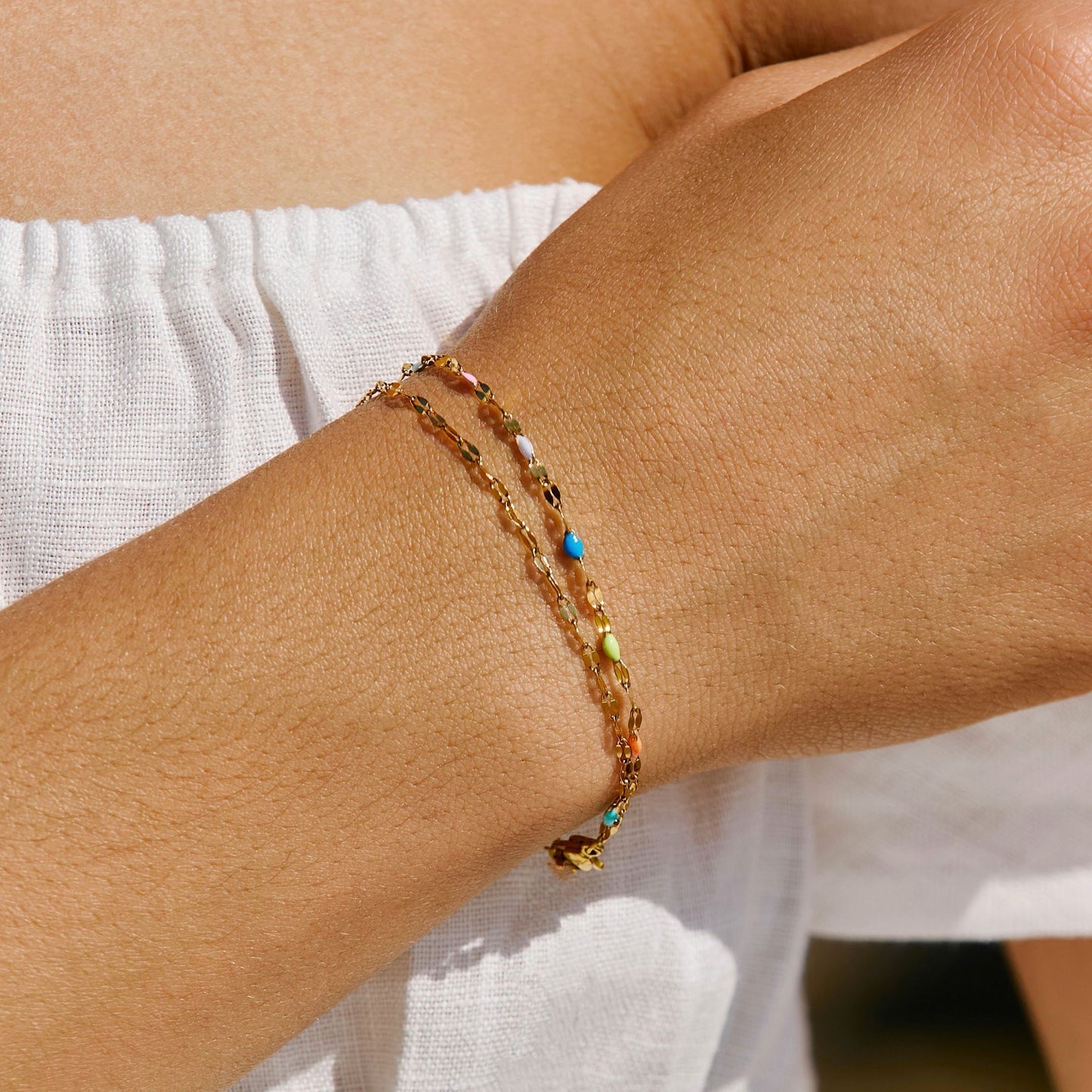 Farbige Emaille-Armbänder, gold, Damenmode, Schmuck, Sommeraccessoire, trendig, elegant