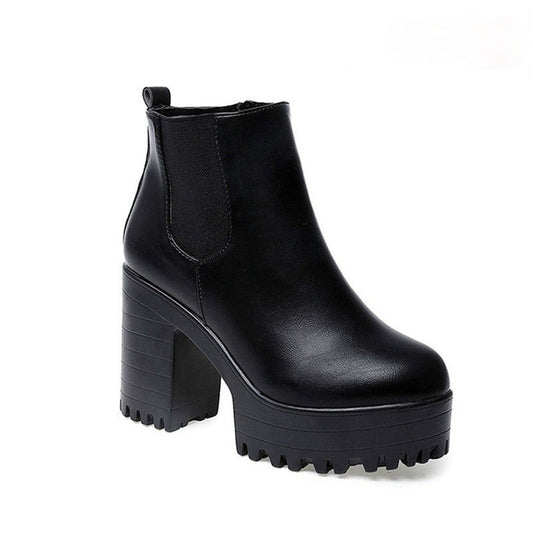 Schwarzer Damenstiefel mit Plateau, Lederoptik, modisch, robust, für Herbst/Winter.
