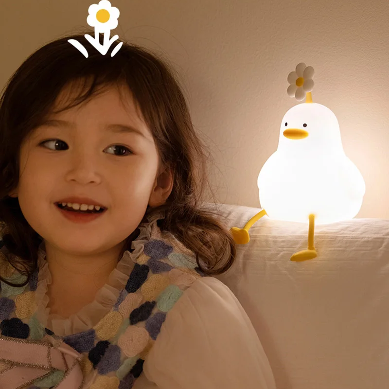 Mädchen mit Nachtlicht in Entenform, LED, warmweiß, Kinderzimmer, dekorativ, Blumenmotiv.