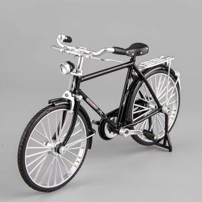 Schwarzes Miniatur-Fahrradmodell, Retro-Design, silberne Details, Sammlerstück, Dekoration.