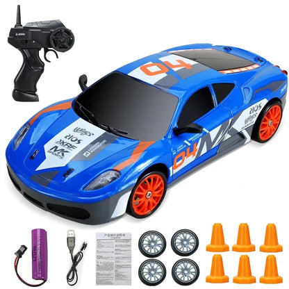 Blaues ferngesteuertes Auto Set mit Fernbedienung, Ersatzrädern und Ladegerät.