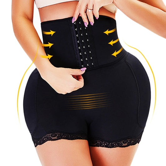 Frau trägt schwarzen Taillentrainer, Shapewear, hoher Bund, Hakenverschluss, figurformend.