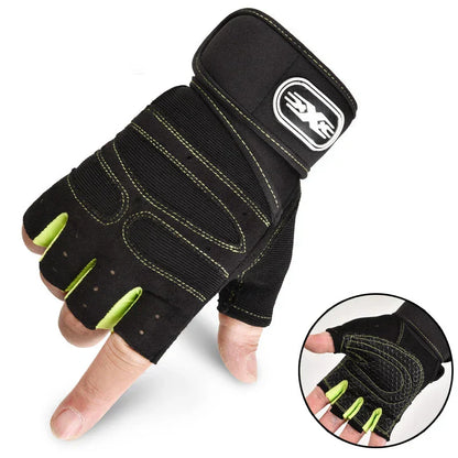 Schwarzer Fitness-Handschuh mit grünem Akzent, gepolstert, verstellbar, für Krafttraining.