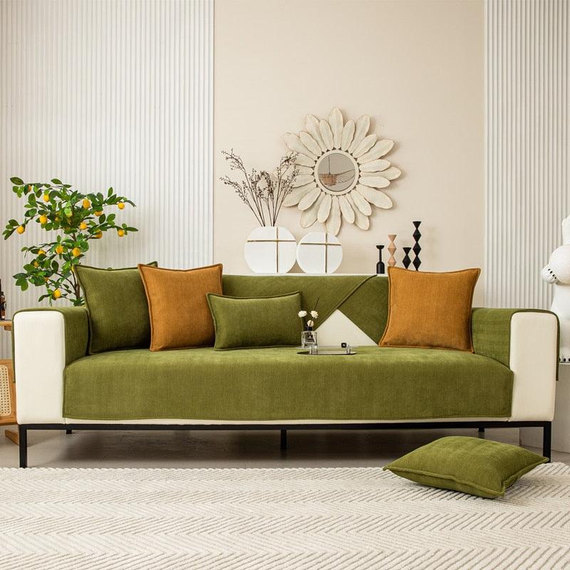 Grüne Fleecematte Antirutsch Sofabezug mit Kissen, modernes Wohnzimmer, stilvolle Dekoration