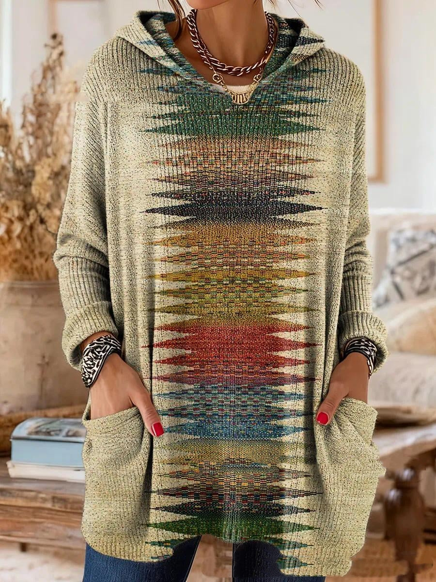 Getragene Tunika in Beige mit farbigem Zickzack-Streifenmuster in Grün, Rot und Blau mittig auf der Vorderseite. 5