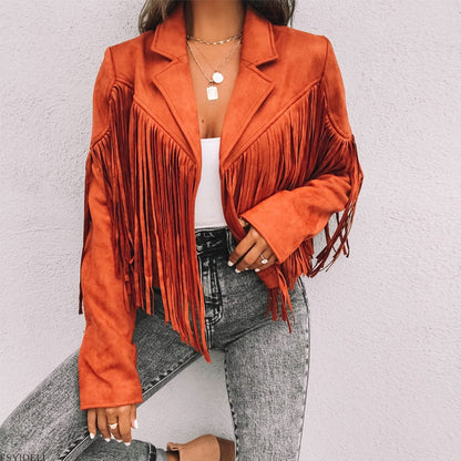 Damen Wildlederjacke mit Fransen, orange, modisch, lässig, Herbstmode, Streetwear.