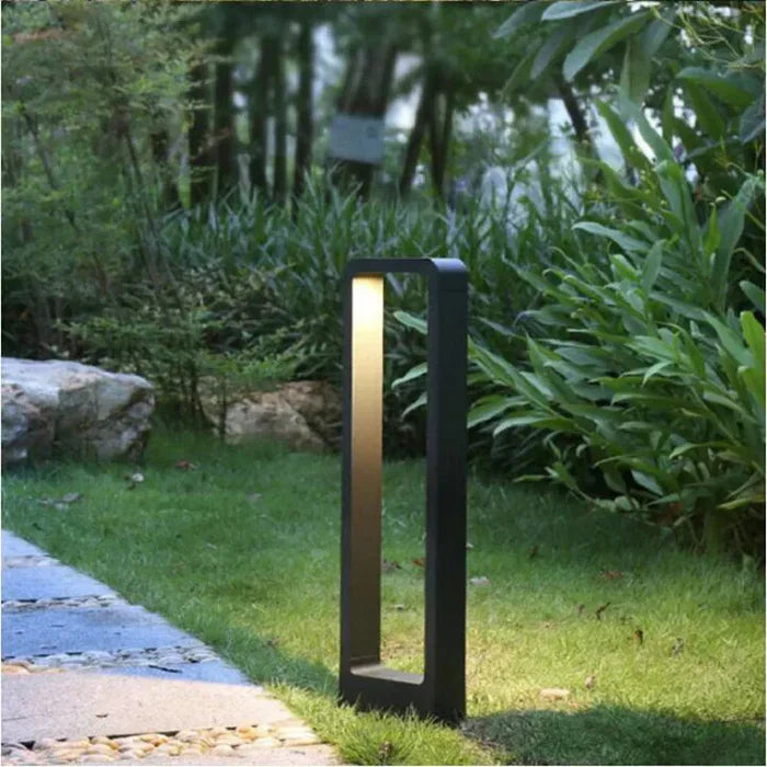 Moderne schwarze Gartenlampe, rechteckig, LED, energiesparend, für Außenbeleuchtung.
