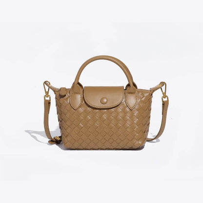 Geflochtene Handtasche aus Leder, beige, mit Schulterriemen, modisch, Damenaccessoire.