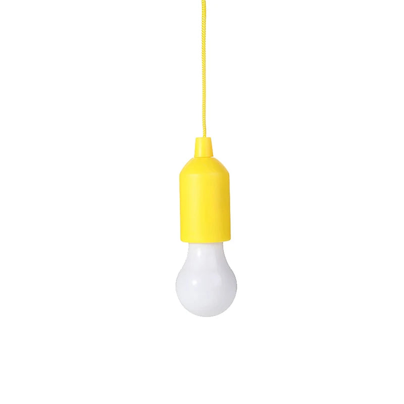 Gelbe LED-Hängelampe, modernes Design, energiesparend, ideal für Innenbeleuchtung.