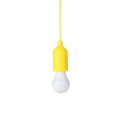 Gelbe LED-Hängelampe, modernes Design, energiesparend, ideal für Innenbeleuchtung.