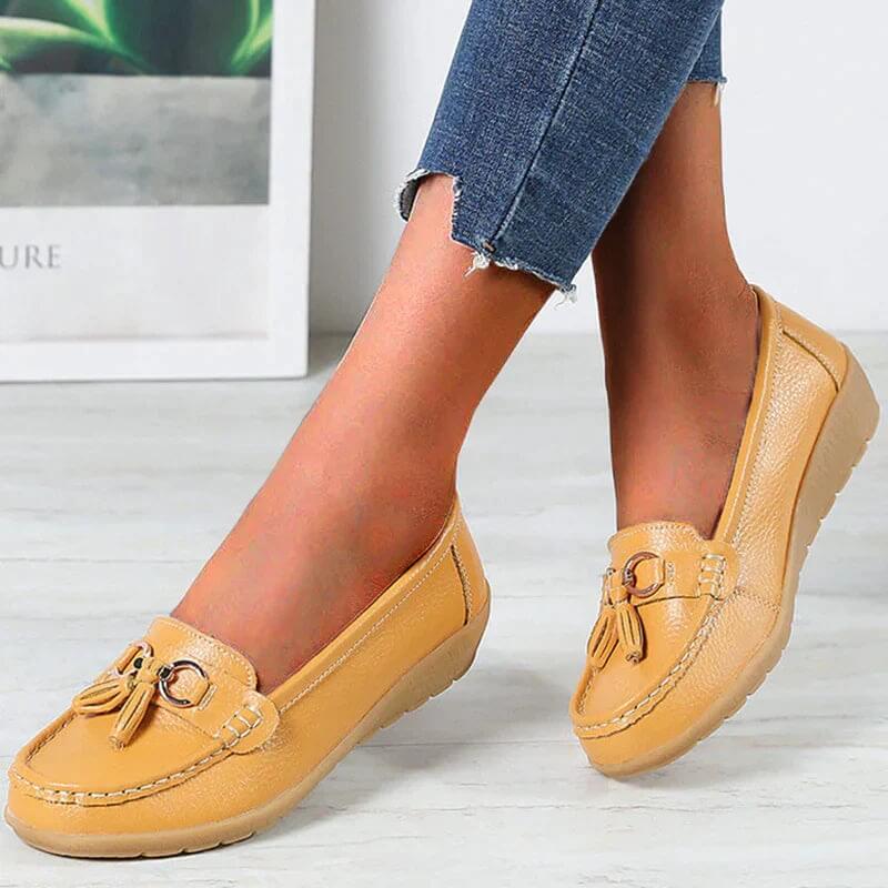 Gelbe Damen-Mokassins aus Leder mit Quasten, bequeme Freizeitschuhe, modisch und elegant.